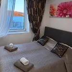 Sunrise - Self Check In - Free Parking Апартаменти