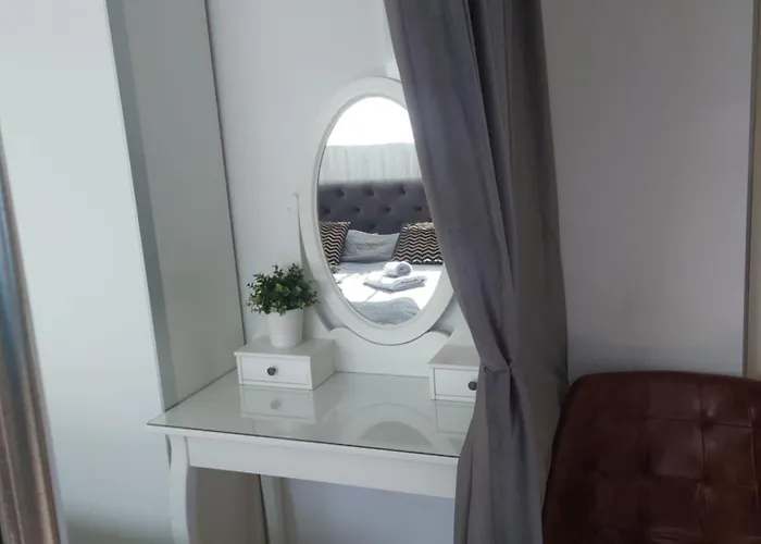 Sunrise - Self Check In - Free Parking Apartament