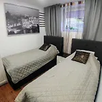 Sunrise - Self Check In - Free Parking Apartment *