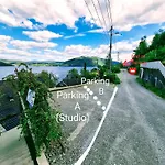 Sunrise - Self Check In - Free Parking Apartment *